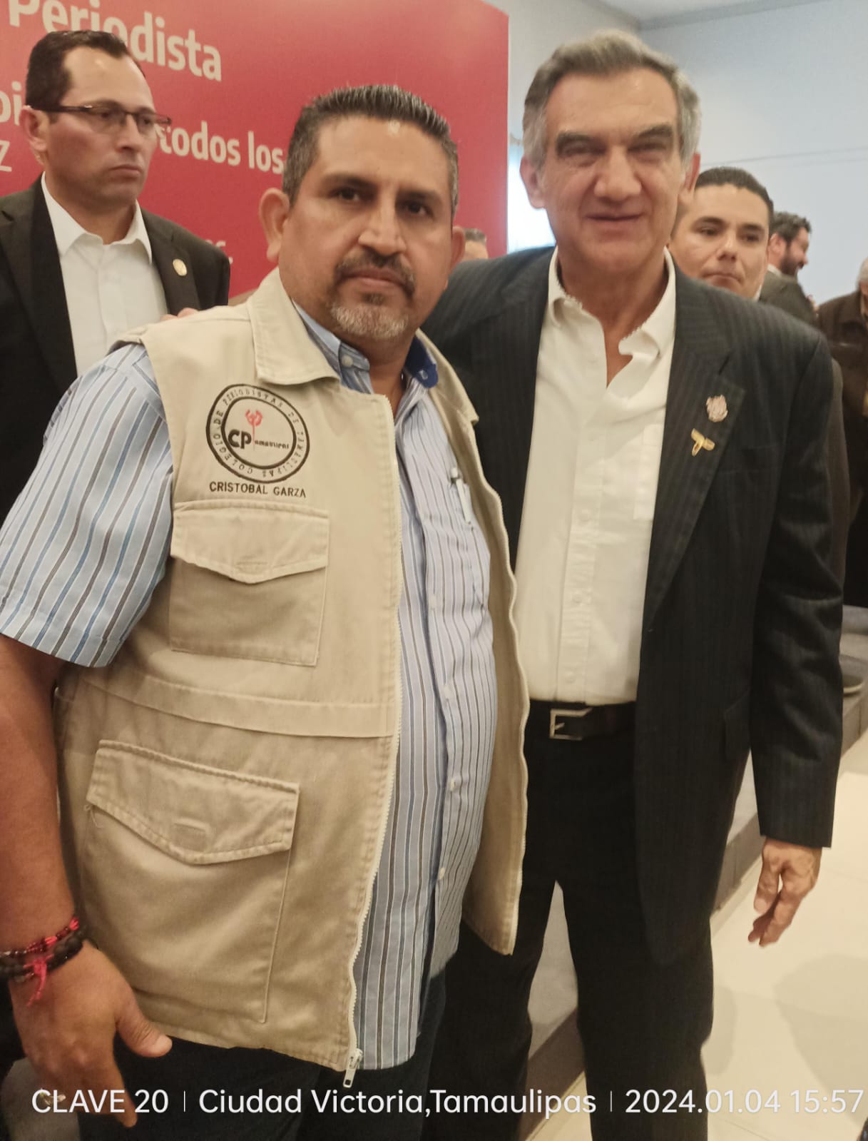 CONAPE le asigna el Pergamino de Oro “Rafael Loret de Mola” por su liderazgo