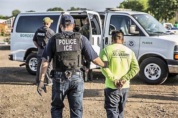 Expulsa ICE por Laredo a mexicano con amplio historial delictivo