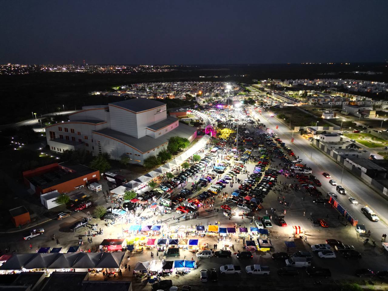 Ciudadanos viven fiesta sobre ruedas con el Car Fest 2025