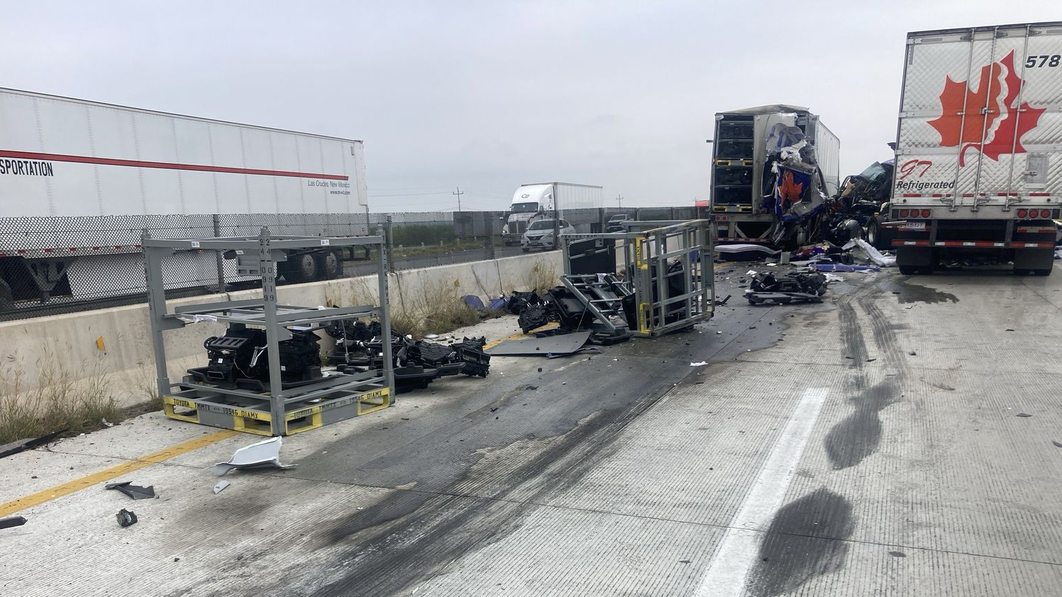 Chocan dos tráileres en la carretera Monterrey-NLD: Hay un muerto