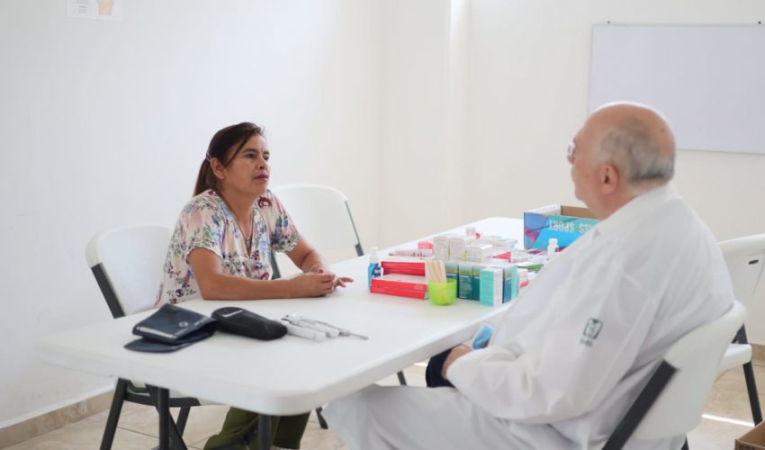 Llevan SEBIEN y Rotarios jornada médica a unidad de bienestar