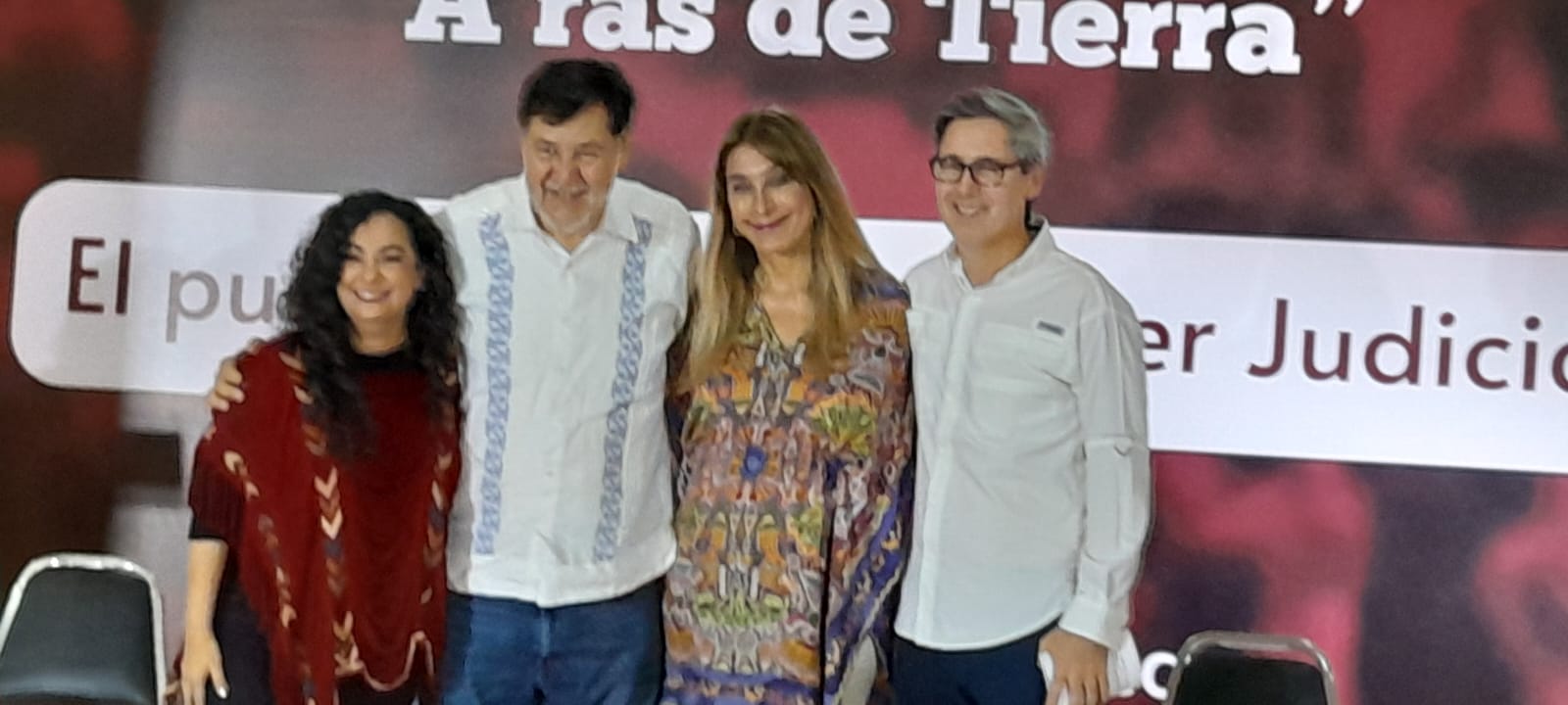 Senador Noroña llega a N. Laredo y desaira a la prensa