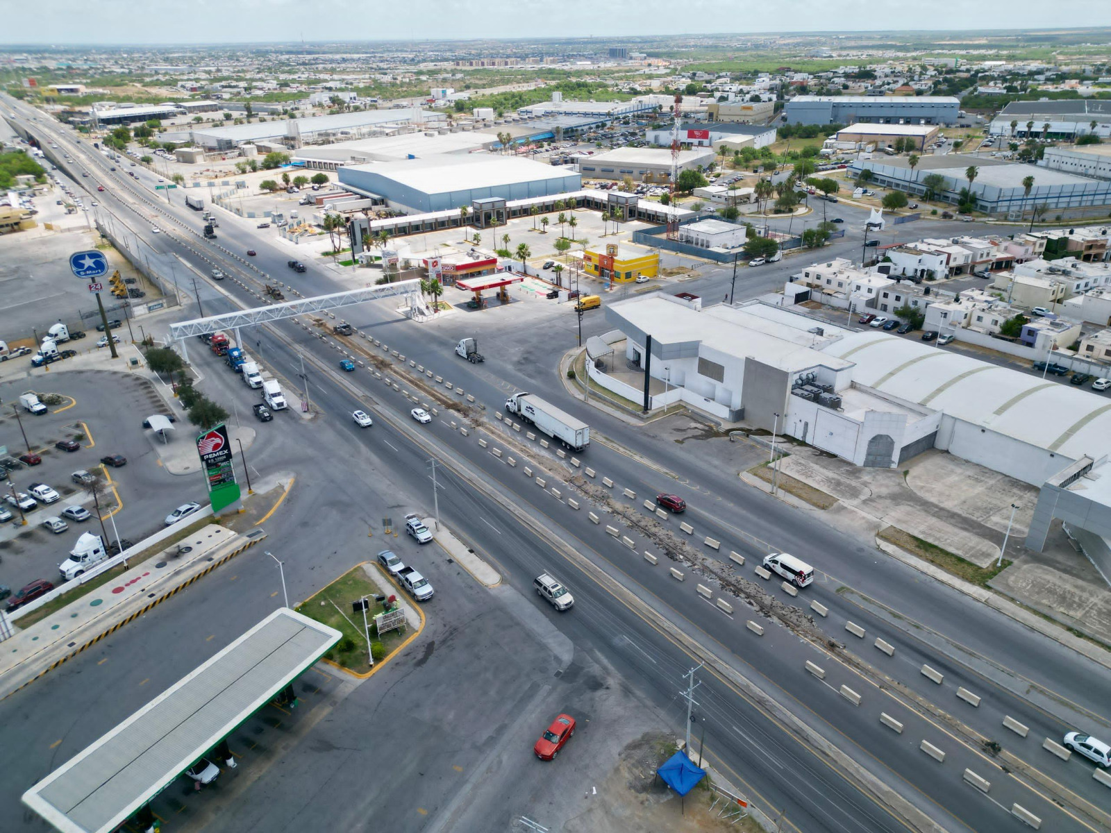Modernizan sistema de alumbrado público en la carretera nacional