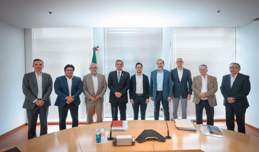 Gestiona gobernador de Tamaulipas con Banobras, recursos para carreteras, puentes y puerto del norte