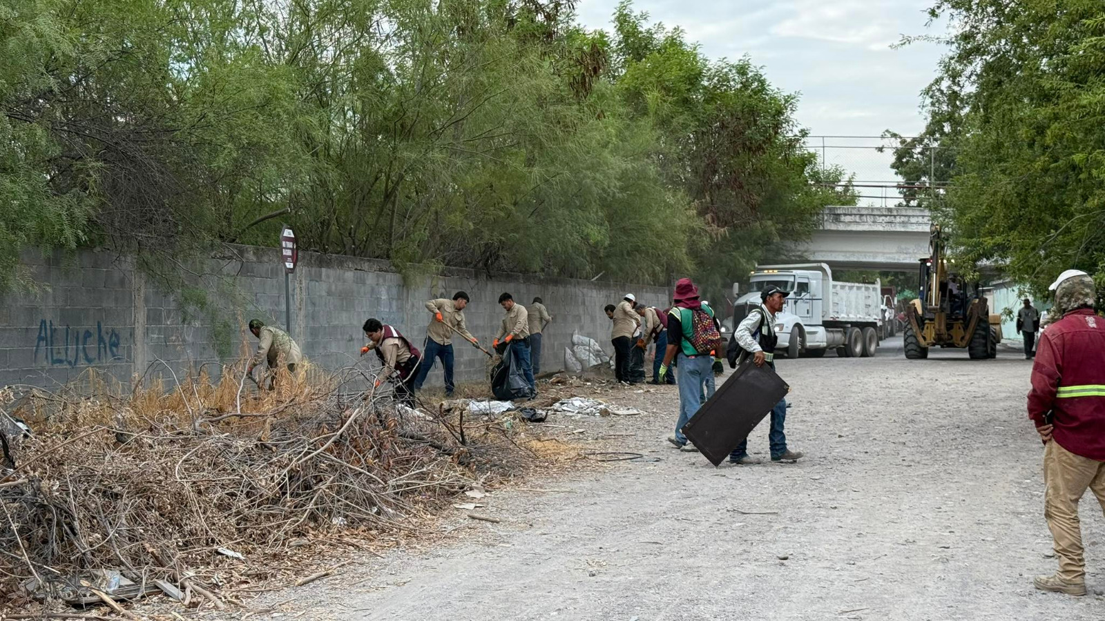 Brigada de limpieza descubre tiradero clandestino en colonia Matamoros