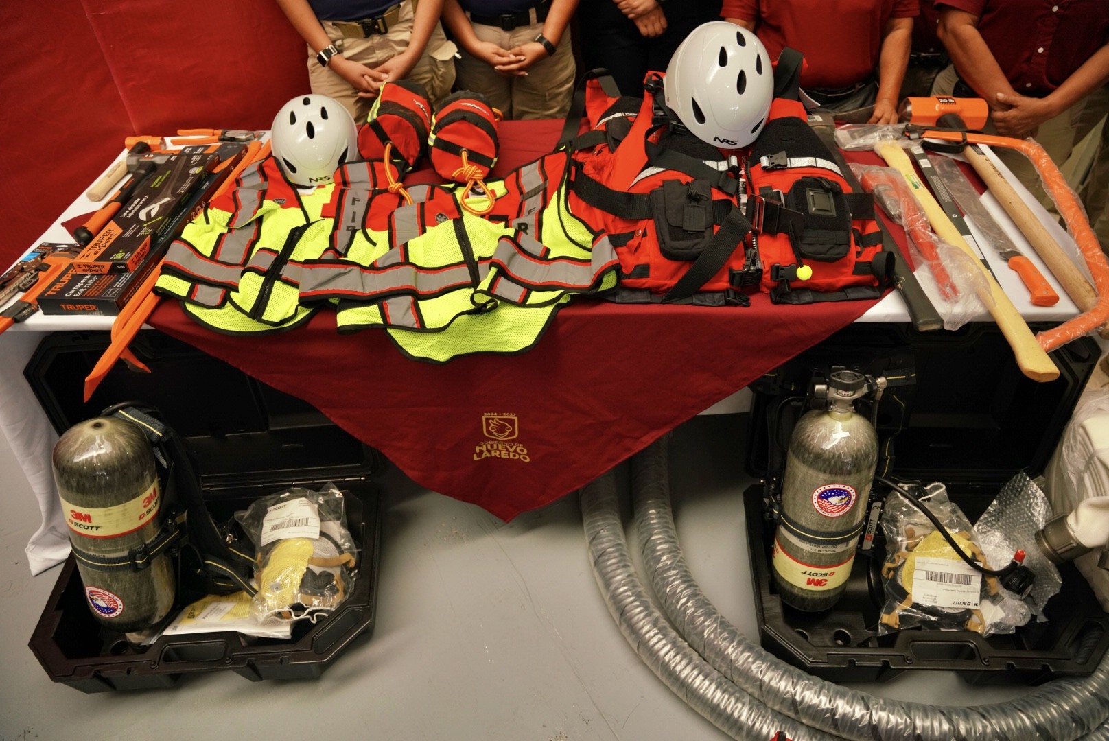 Entregan inversión de 20 mdp en equipo a los bomberos