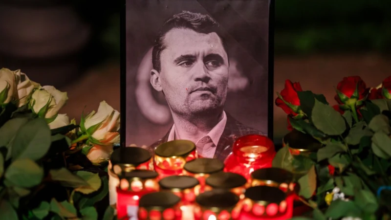 Despiden en EU a empleados que comentan negativamente sobre la muerte de Charlie Kirk