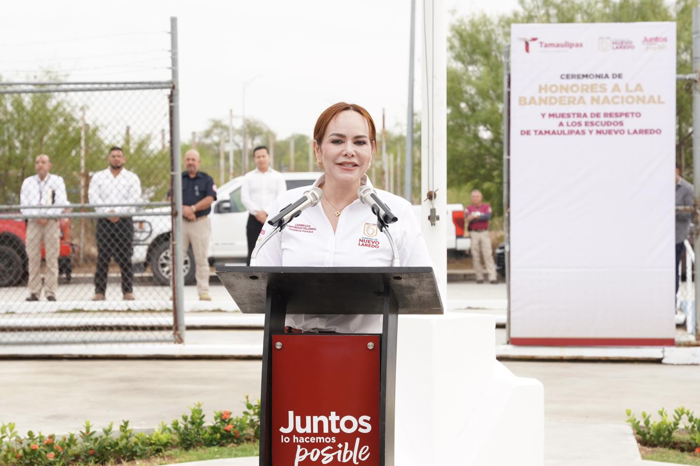 Estudiantes y docentes de prepas municipales reciben más de 9 mil uniformes