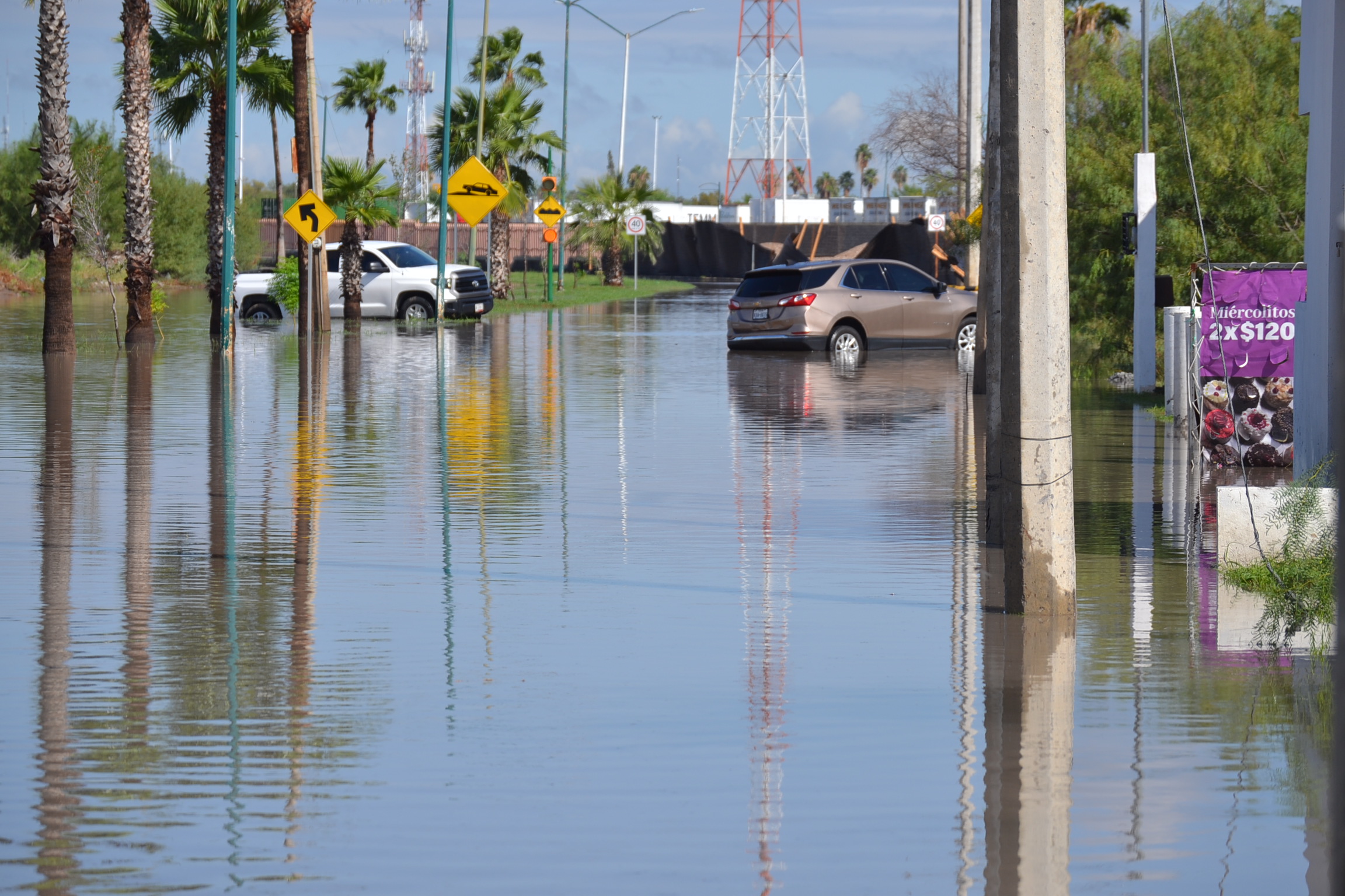 Tormenta desquicia N. Laredo con inundaciones; suspenden clases en algunas escuelas