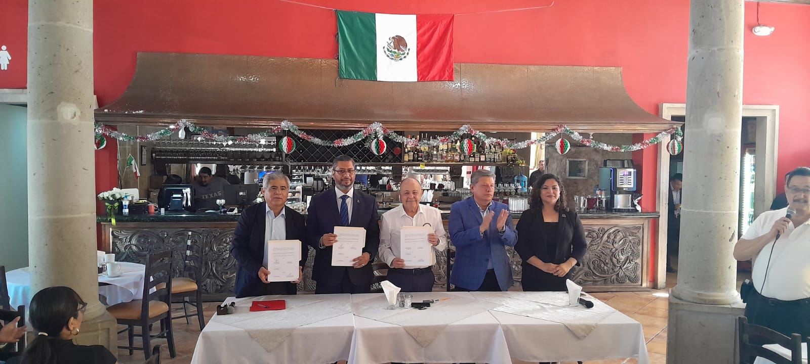 Firman convenio el Colegio de Contadores Públicos de N. Laredo con la Facultad de Comercio