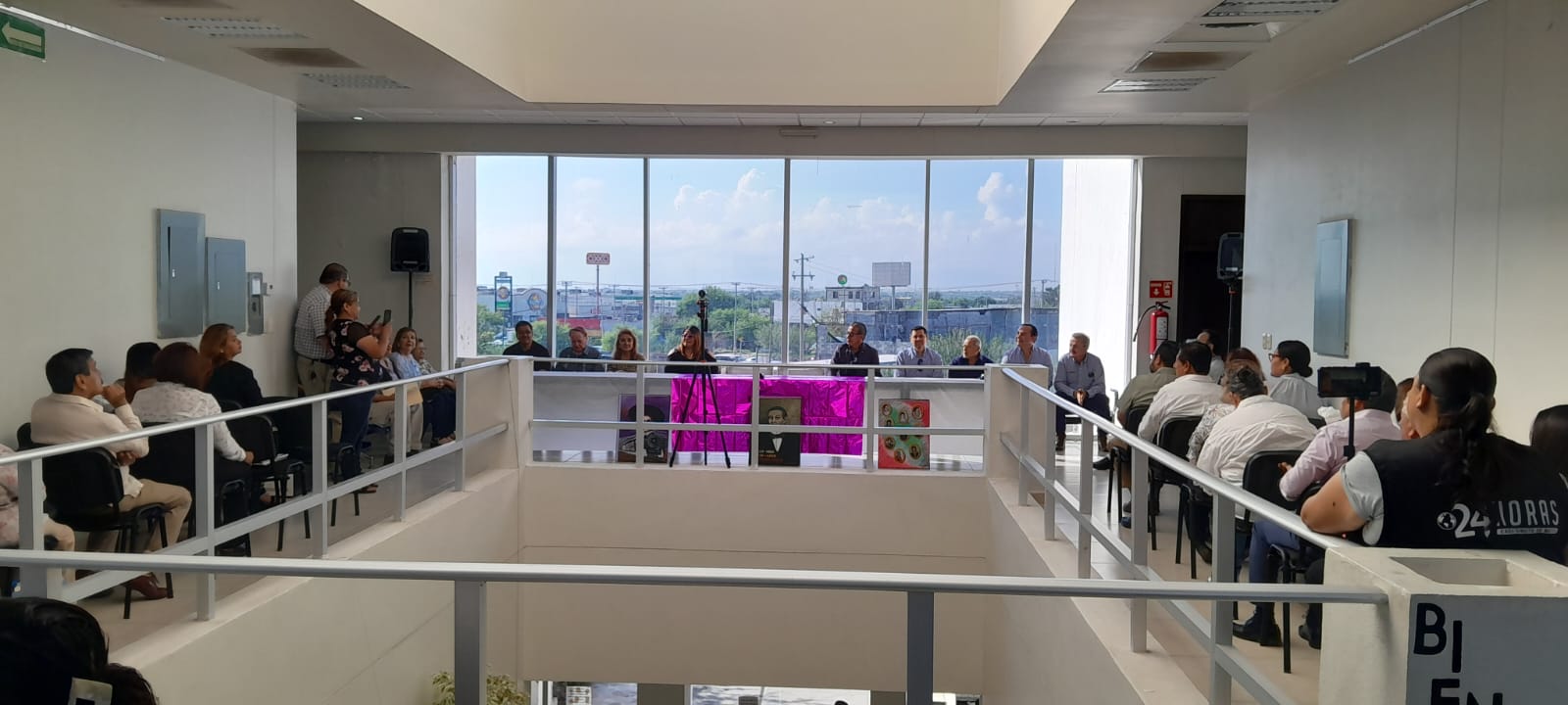 Entregan cuadros a escuelas con el programa ‘Personajes que le Dieron Nombre a tu Escuela’