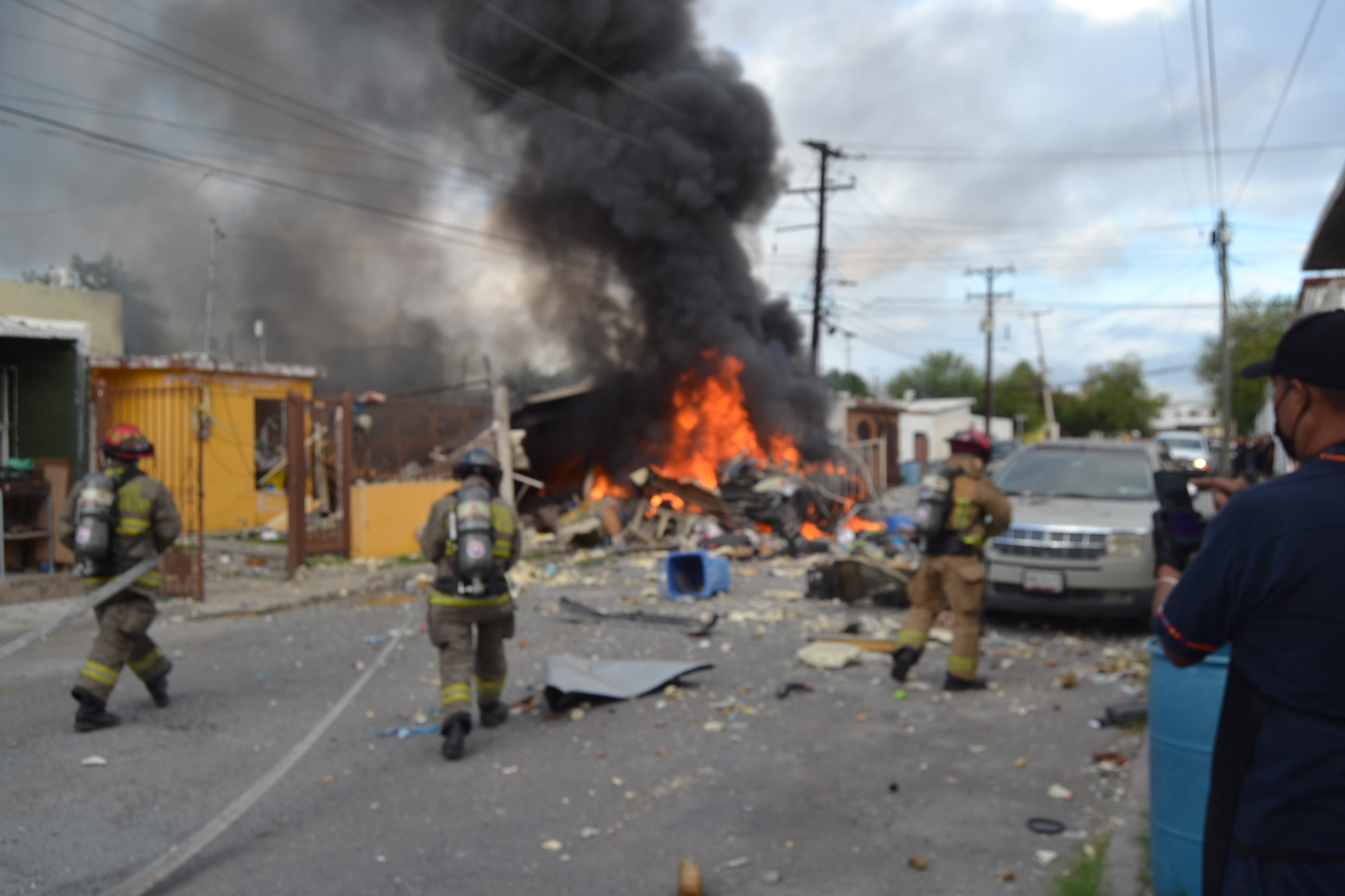 Fuerte explosión cimbra la colonia Infonavit; una fuga de gas destroza viviendas