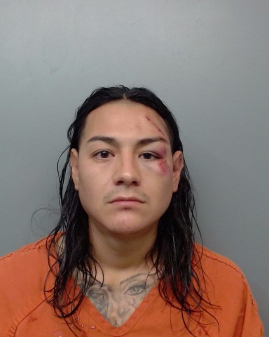 Ebrio, quiso desarmar a un patrullero golpeándolo