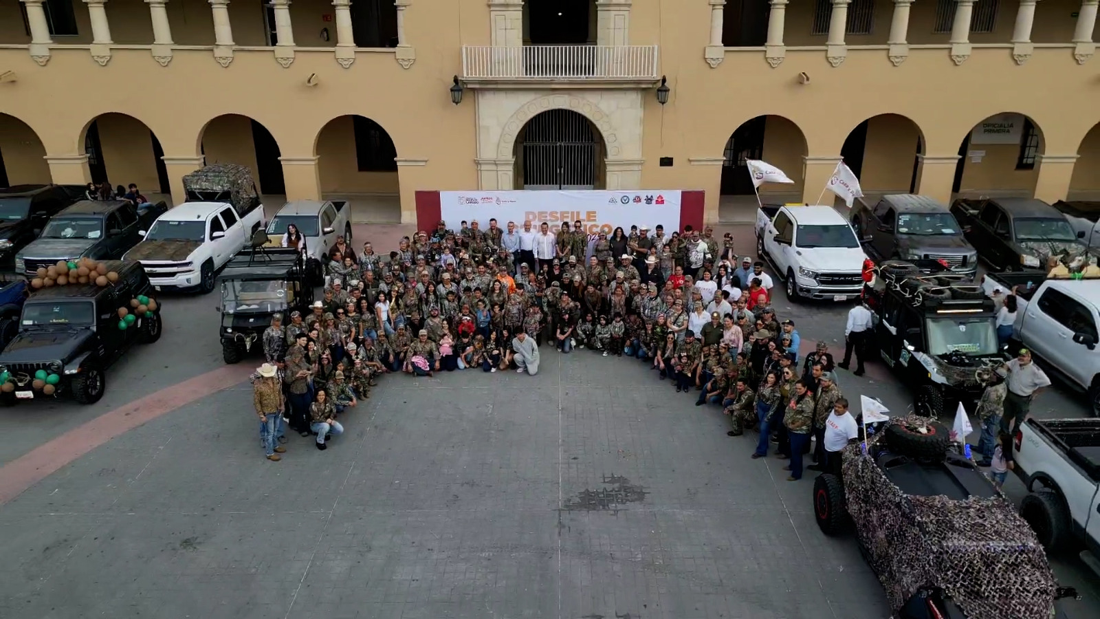 Organizan llamativo desfile cinegético por calles de la ciudad