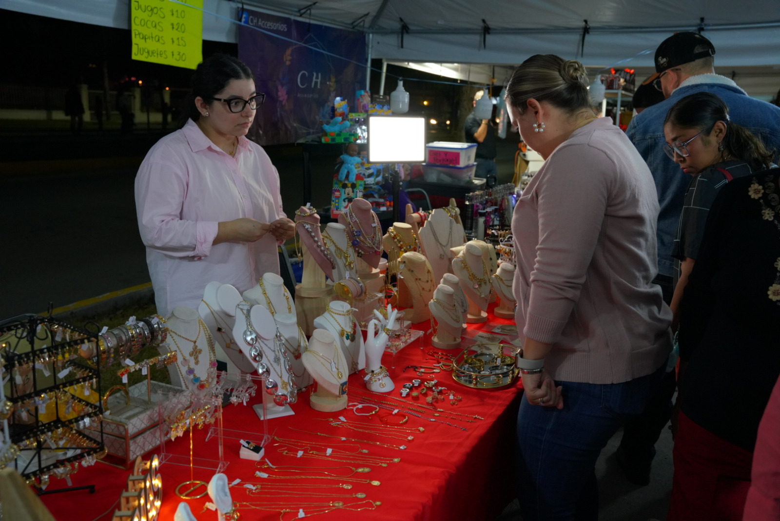 Invita gobierno al bazar y al desfile navideño