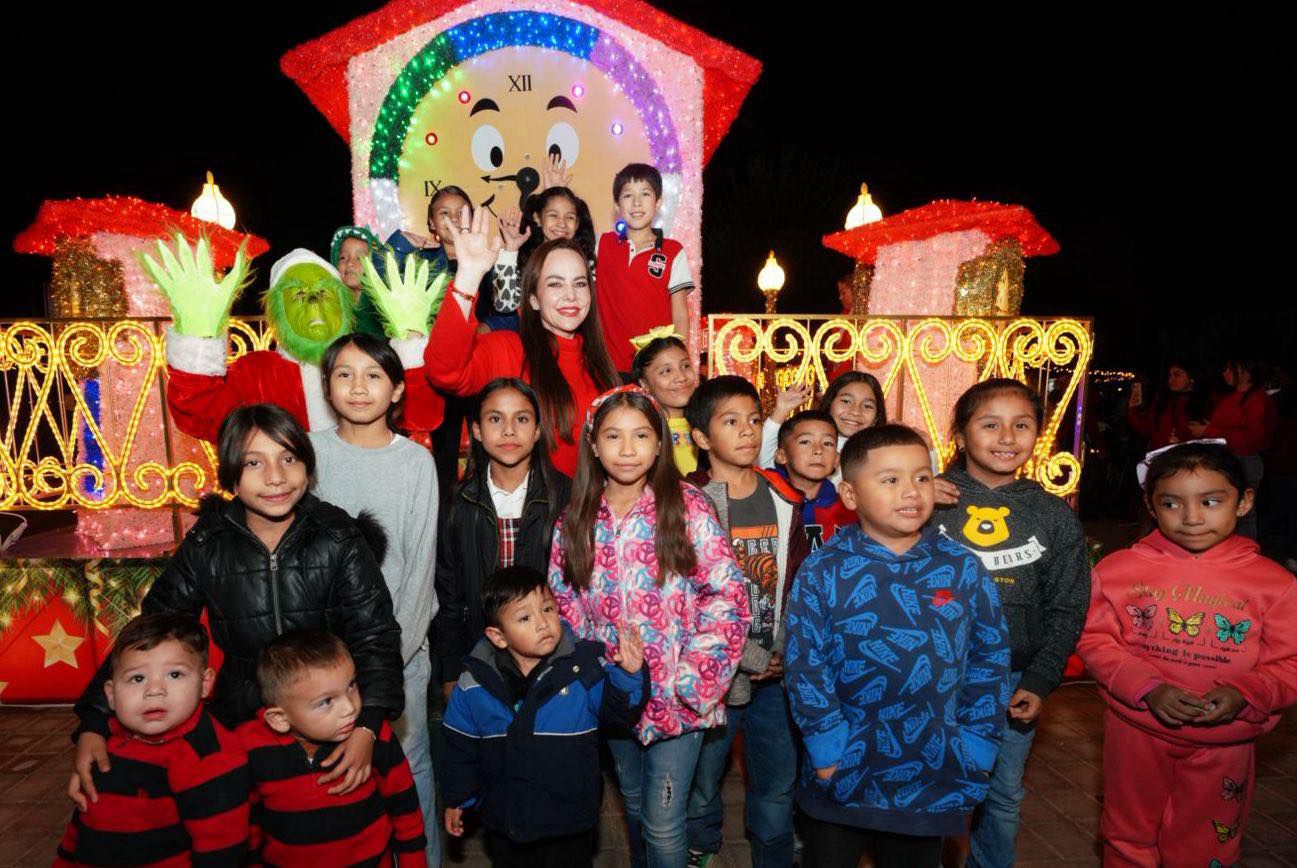 Con el encendido del Pino Navideño y el Viveros Mágico Carmen Lilia prende la Navidad en Nuevo Laredo