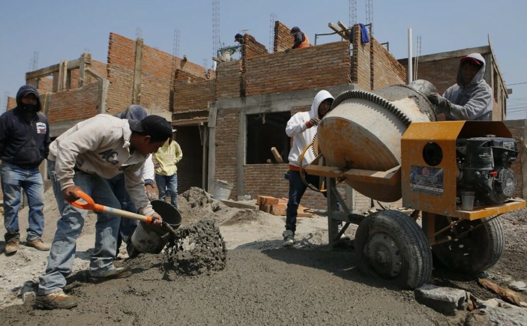 Constructoras mantienen activos a 836 trabajadores del sindicato de albañiles
