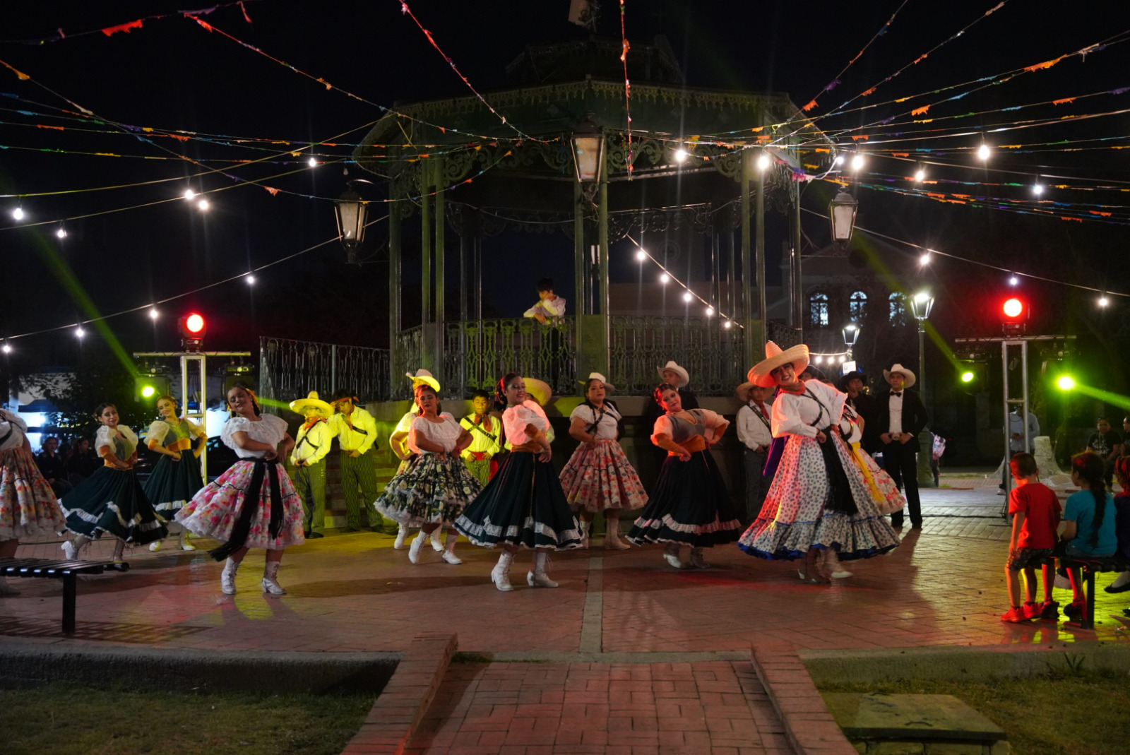 Invitan a celebrar el Día Internacional del Huapango