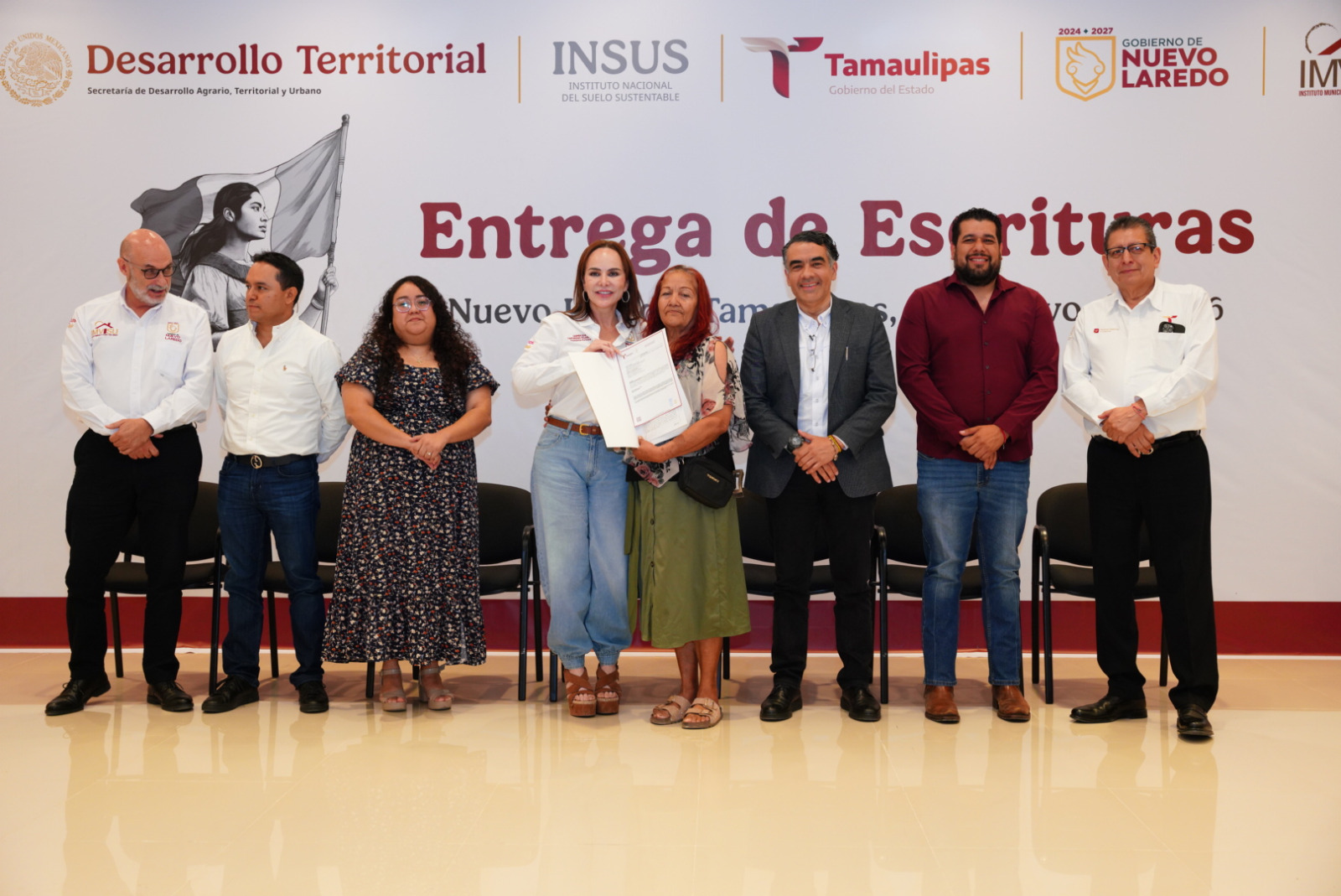 Familias de varias colonias reciben de manera gratuita 200 escrituras por parte del gobierno municipal