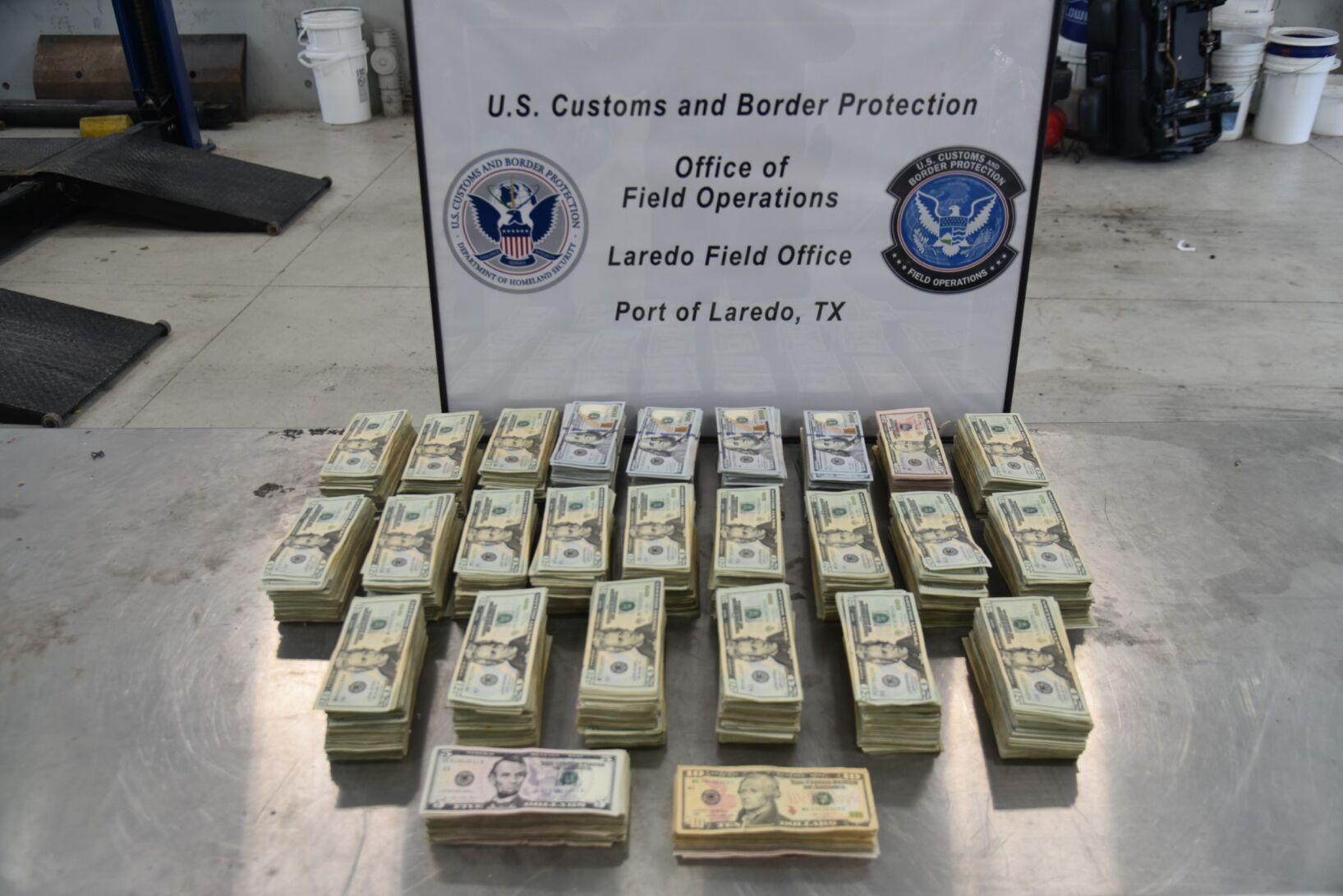 Detienen en Laredo a mexicana en posesión de más de 272 mil dólares en efectivo