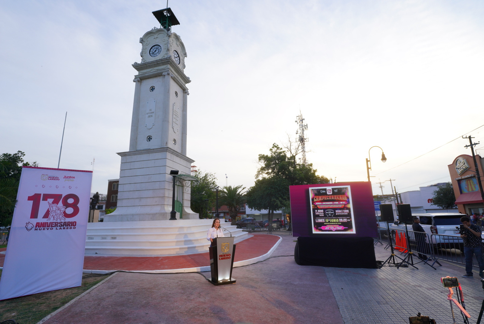Presenta alcaldesa cartelera para conmemorar el 178 aniversario de la fundación de Nuevo Laredo