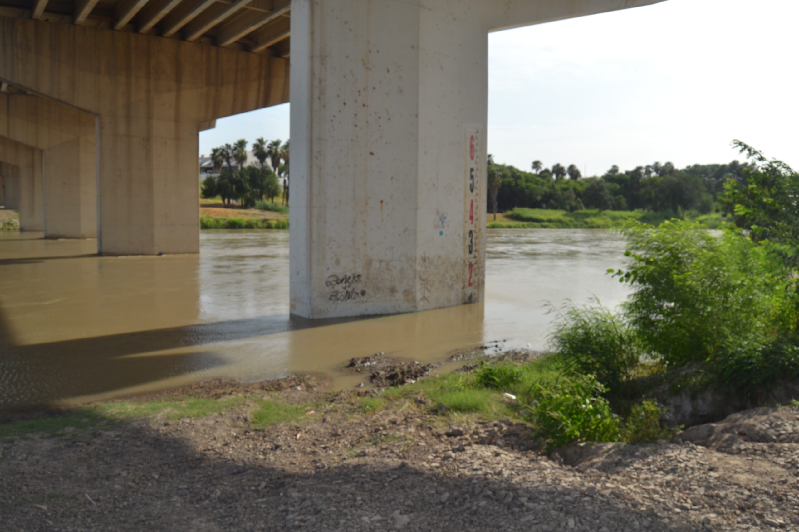 Alerta en los Laredos por creciente del nivel del río Bravo