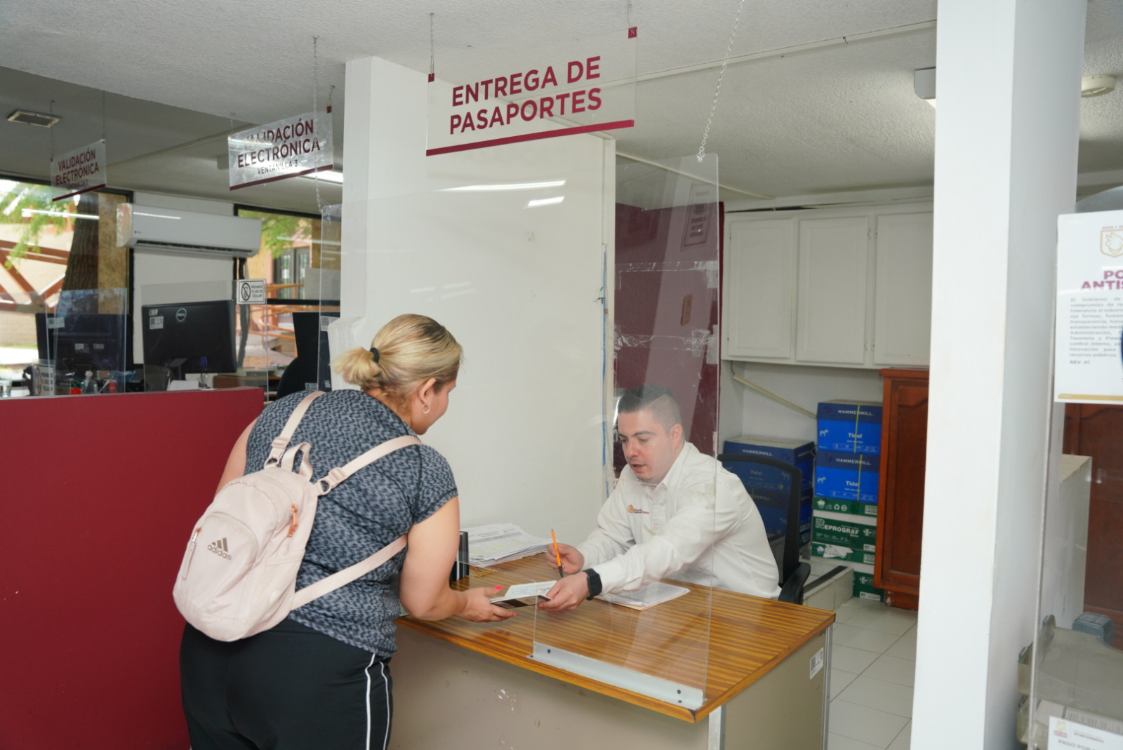 Simplifican trámite de pasaportes para extemporáneos