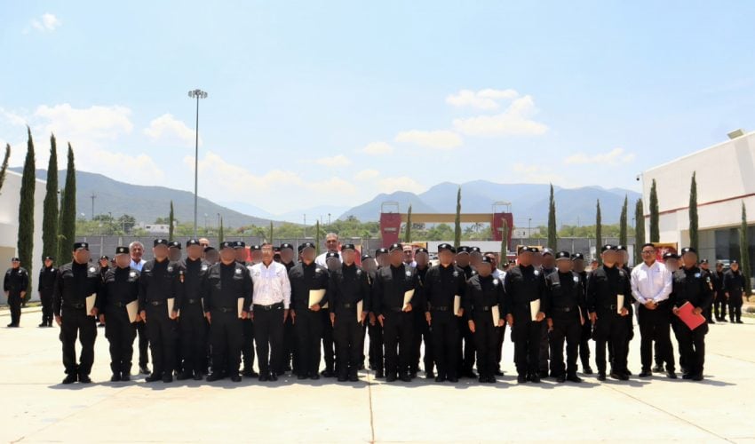 Entrega SSPT constancia a egresados del 22 escalón de medicina táctica policial