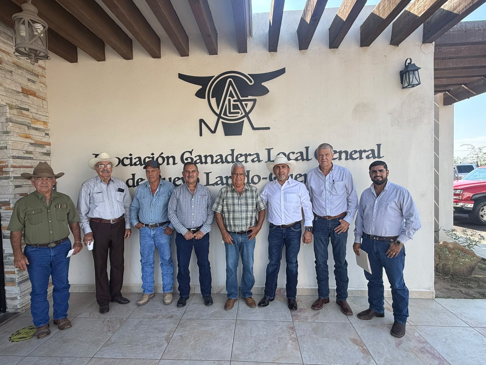 Ganaderos y municipio impulsan el desarrollo rural