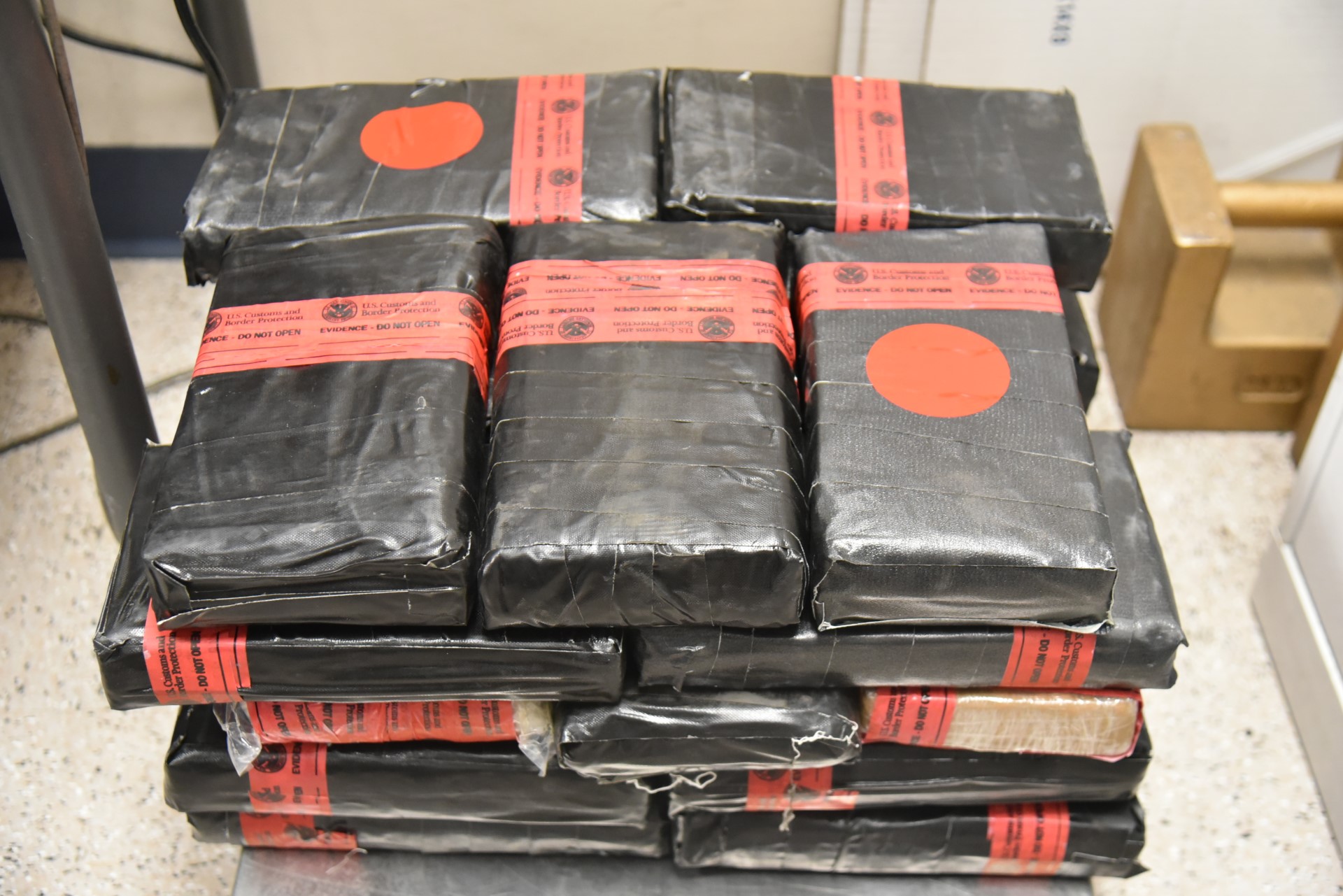 Incautan droga en puente internacional con valor superior a los 290 mil dólares